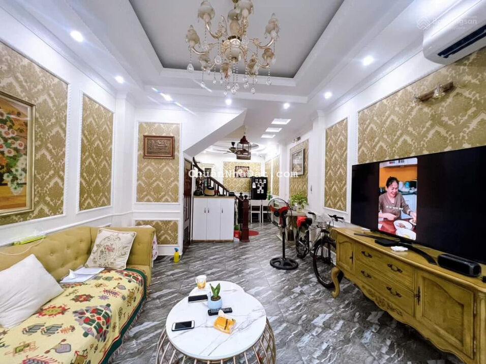 Bán nhà 5 tầng, 42m2, phố Ngọc Thụy, Long Biên, full nội thất, hơn 3 tỷ