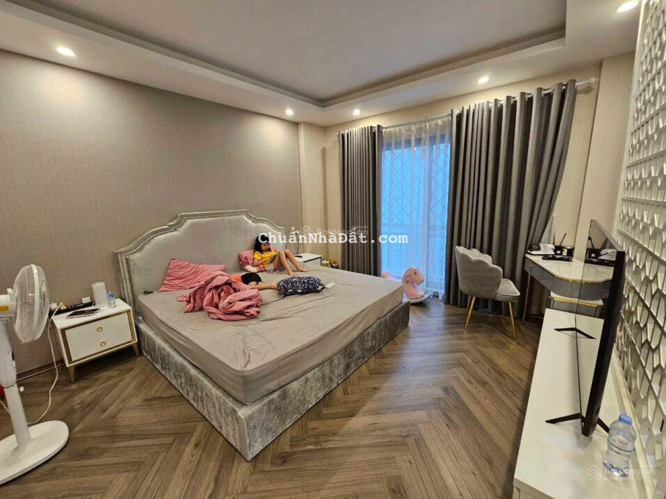 Bán gấp nhà Hoàng Như Tiếp, Bồ Đề 42m2, 5T, tặng nội thất, ô tô đỗ cổng, bớt mạnh, giá chỉ 3.9 tỷ Bán gấp nhà Hoàng Như Tiếp, Bồ Đề 42m2, 5T, tặng nội thất, ô tô đỗ cổng, bớt mạnh, giá chỉ 3.9 tỷ