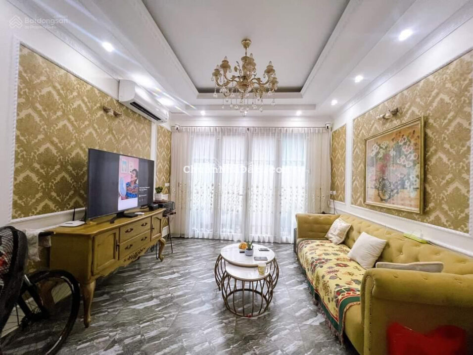 Bán nhà 5 tầng, 42m2, phố Ngọc Thụy, Long Biên, full nội thất, hơn 3 tỷ