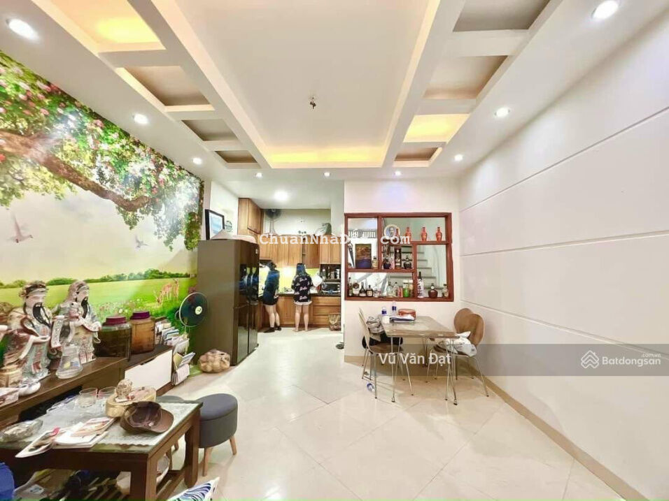 Bán nhà Bồ Đề cách 3 nhà ra mặt phố 43m2 5 tầng mặt tiền 4.5m ngõ 2.5m. Dân xây còn mới