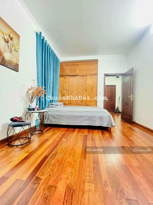 Bán nhà Bồ Đề cách 3 nhà ra mặt phố 43m2 5 tầng mặt tiền 4.5m ngõ 2.5m. Dân xây còn mới