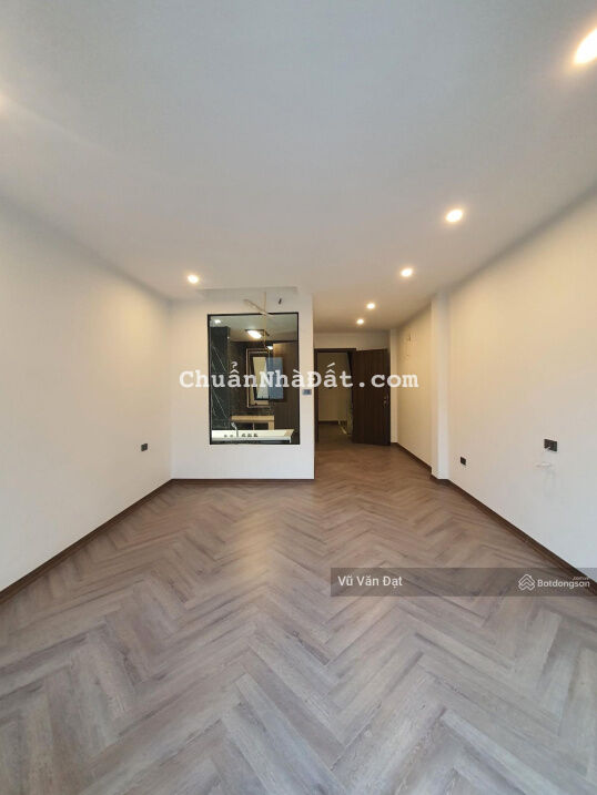 Bán nhà Bồ Đề 43m2 6 T thang máy. Lô góc. Ôtô cách 2 nhà ra mặt phố. Điểm đỗ 20 ô tô. Gần cầu 6.5tỷ