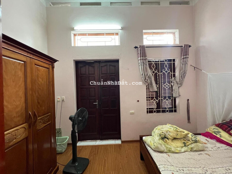 Bán nhà phố Gia Quất - Long Biên 45m, giá 3,1tỷ. Nhà khung cột, ngõ nông, thông, ô tô đỗ cửa