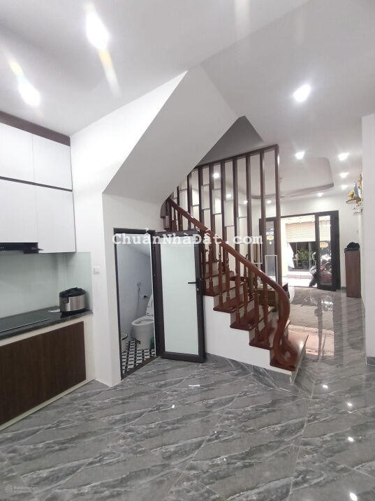 Bán nhà riêng Bát Khối, Long Biên 45m2x5T giá 3,89 tỷ. Nhà mới đẹp, sát công viên, hồ điều hoà ô tô