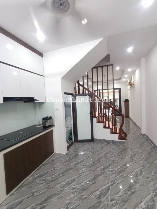 Bán nhà riêng Bát Khối, Long Biên 45m2x5T giá 3,89 tỷ. Nhà mới đẹp, sát công viên, hồ điều hoà ô tô