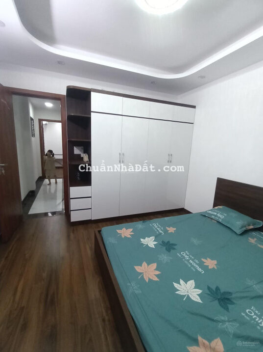 Bán nhà riêng Bát Khối, Long Biên 45m2x5T giá 3,89 tỷ. Nhà mới đẹp, sát công viên, hồ điều hoà ô tô