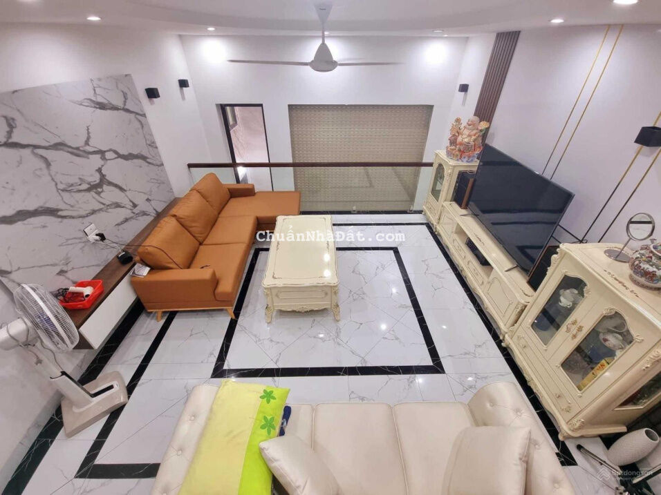 Hạ sốc bán nhà Hồng Tiến 45m2, 6 tầng, gara ô tô, ngõ thông, gần phố, tặng nội thất. Giá chỉ 6.5 tỷ Hạ sốc bán nhà Hồng Tiến 45m2, 6 tầng, gara ô tô, ngõ thông, gần phố, tặng nội thất. Giá chỉ 6.5 tỷ