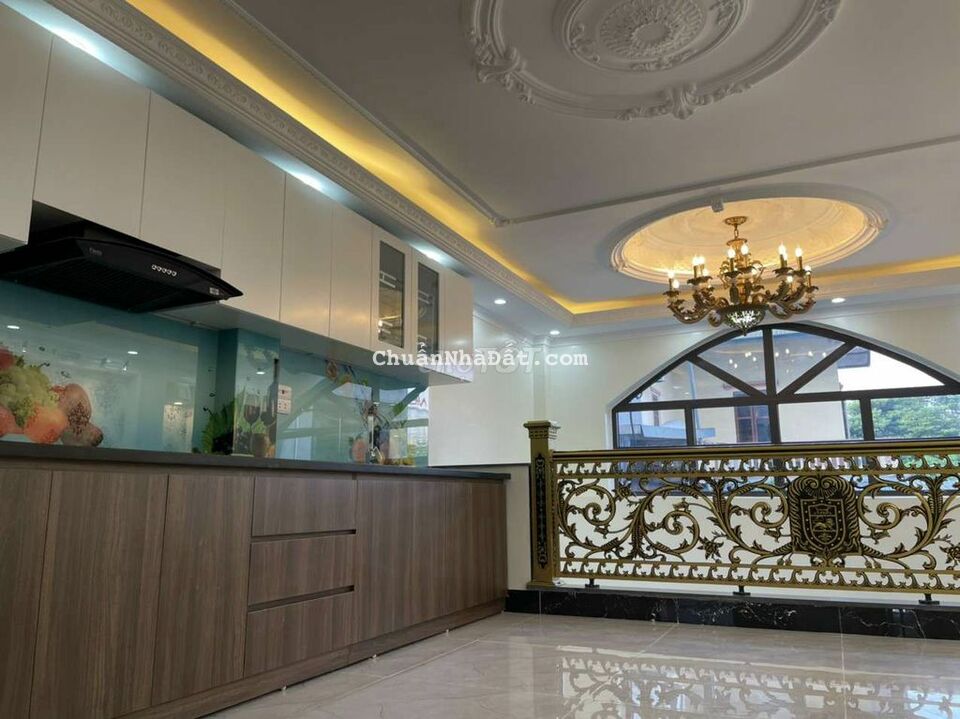 Bán nhà 6 tầng thang máy ô tô 7 chỗ vào nhà cách aeon 100 mét