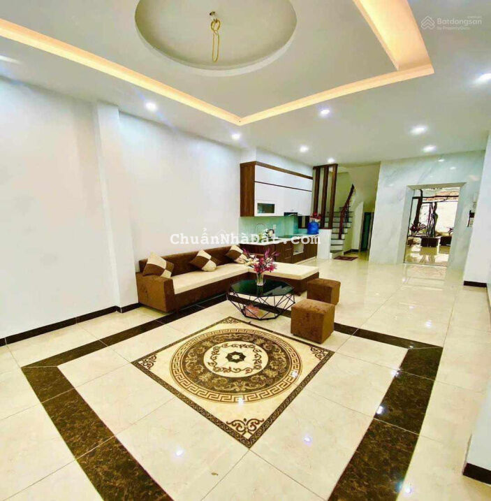 Bán nhà đẹp phố Ngọc Lâm thông ra Nguyễn Văn Cừ, 46m2 - 5 tầng, thang máy, giá 6.5 tỷ