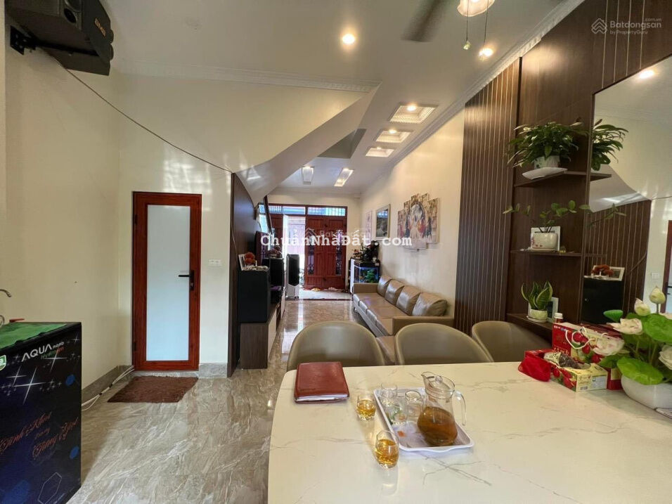 Mặt ngõ ô tô tránh, đỗ cửa, vào nhà, đầu tư, kd tốt tại cự Khối, Long Biên 48m2/ 3,3tỷ