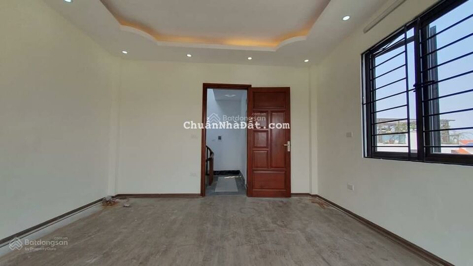 Bán nhà Nguyễn Văn Cừ 50m2 MT 5m, 5tầng 4,5tỷ mới kính koong sách vali về ở cực sướng tiện ích bao