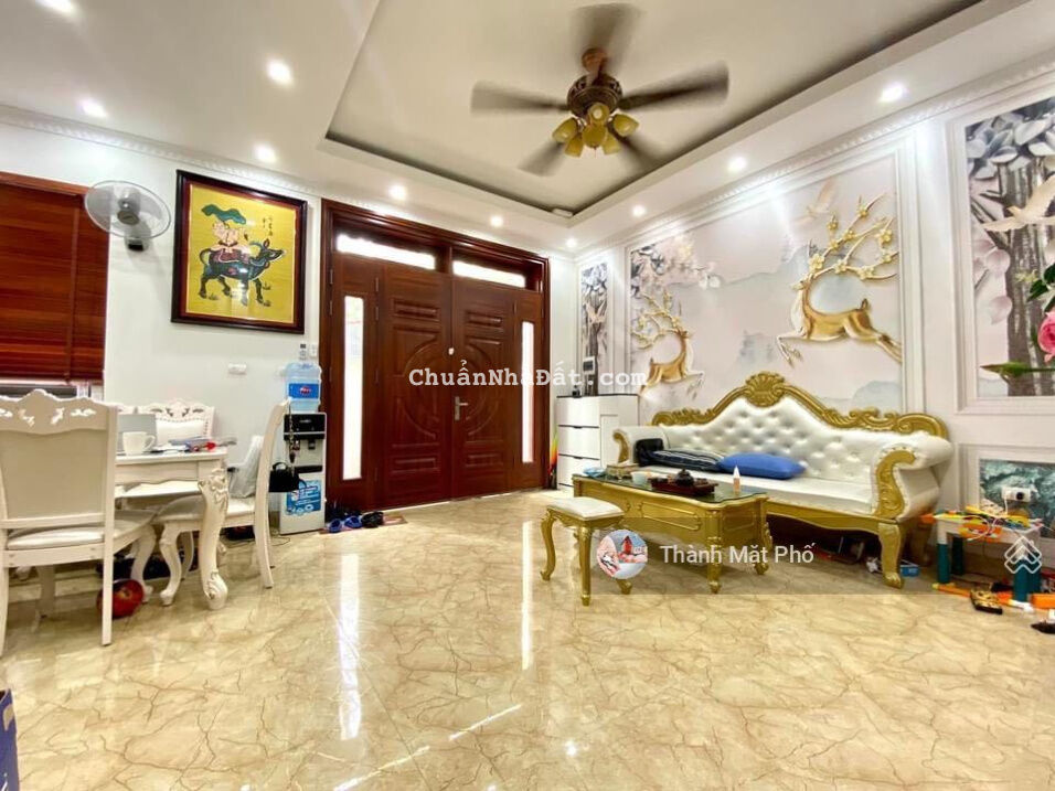 Bán nhà Gia Thuỵ, Long Biên 50m2, 5T, 4,75 tỷ, nhà đẹp, thiết kế hiện đại, oto đỗ gần nhà sát phố