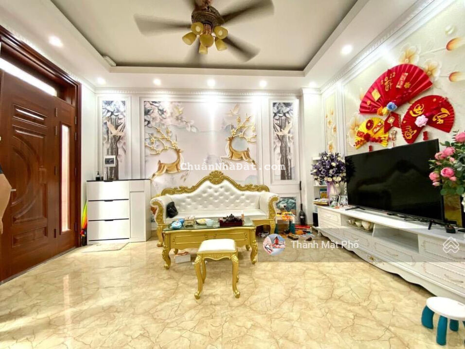 Bán nhà Gia Thuỵ, Long Biên 50m2, 5T, 4,75 tỷ, nhà đẹp, thiết kế hiện đại, oto đỗ gần nhà sát phố