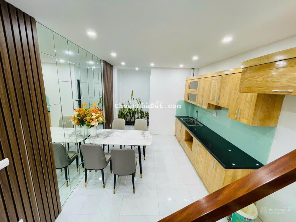 Bán nhà phố Cổ Linh - Thạch Bàn 50m2 - 5 tầng ô tô 7 chỗ vào full nội thất 0936368787