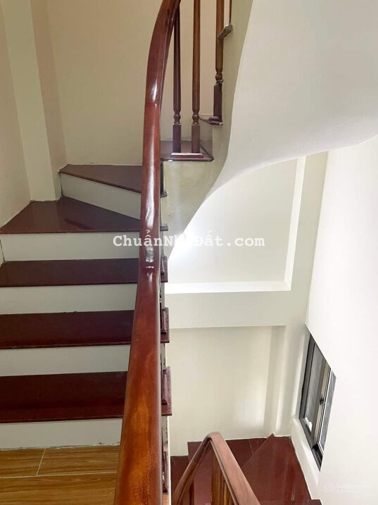 Nguyễn Sơn ngõ thông ga ra ô tô khu vực víp Gia Thụy trường điểm quận 50m2 MT 4,75m, 6tầng 5,6tỷ