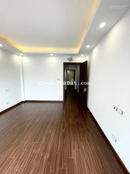 Nhà anh Minh Phố Trạm 50m 5 tầng gara oto xây kiên cố. Gần Aeon và cầu Vĩnh tuy. Giá chỉ 6.2 tỷ