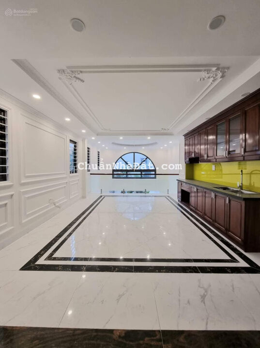 Siêu phẩm Ngọc Thụy, 50m2, 6 tầng, thang máy, gara ô tô, kinh doanh chỉ 6.4 tỷ, 0967182629