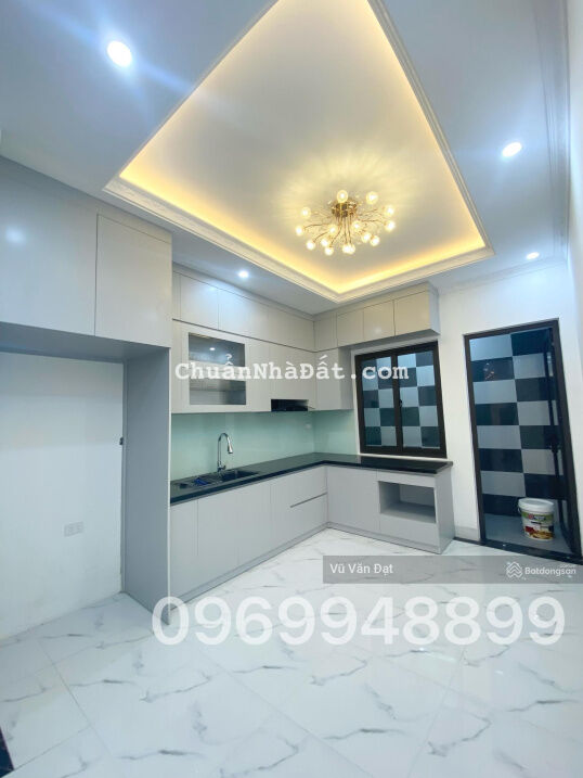 Hồng Tiến 52m 5 tầng. Ngõ thông gara oto. Gần bệnh viện Tâm Anh. 2 mặt thoáng sáng nhều cửa sổ