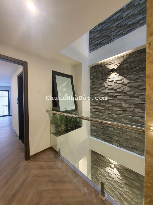 Bán nhà phố Cổ Linh - Phố Trạm đối diện Aeon LB 54m2 - 6 tầng thang máy lô góc 0936368787