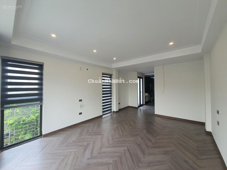 Bán nhà phố Cổ Linh - Phố Trạm đối diện Aeon LB 54m2 - 6 tầng thang máy lô góc 0936368787