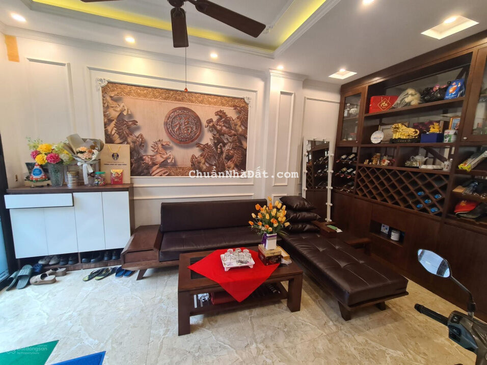 Bán nhà Bồ Đề, LB 55m2, 5 tầng, ngõ ô tô thông, tặng full nội thất, view hồ thoáng mát, chỉ 6.6 tỷ