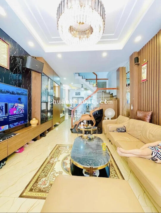 Bán nhà Bồ Đề, Quận Long Biên 56m2, 5 tầng, 5.25 tỷ, sát mặt phố, 0816.664.860