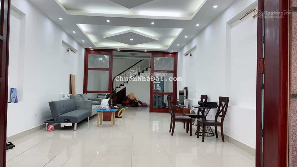 Bán nhà - Nguyễn Văn Cừ - DT 58m2 MT7,5m - 4,5 tầng - giá 5,6 tỷ ô tô đỗ cổng - ô tô tránh ở sướng