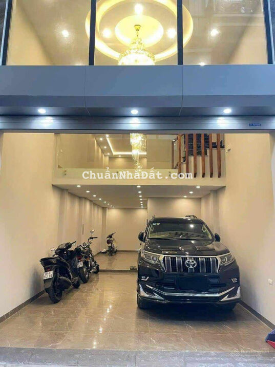 Sốc! Hạ 2tỷ để bán nhà phố Nguyễn Văn Cừ gara ô tô thang máy, full nội thất 60m2 6 tầng giá 11.5tỷ