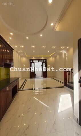 Bán nhà Long Biên ngay ngã tư Thạch Bàn Cổ Linh. Xây độc lập 4 tầng 60m2 ô tô đỗ cửa giá 4,1 tỷ.