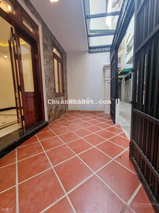 Nhà 60m2 4T ngã tư Thạch Bàn - Cổ Linh oto ngay cửa 5 tỷ