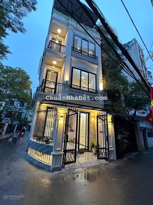 Bán nhà Cổ Linh, Long Biên 60m2 5T 6,6 tỷ. Nhà đẹp long lanh, thiết kế đẳng cấp, bảo hành nhà 2 năm Bán nhà Cổ Linh, Long Biên 60m2 5T 6,6 tỷ. Nhà đẹp long lanh, thiết kế đẳng cấp, bảo hành nhà 2 năm