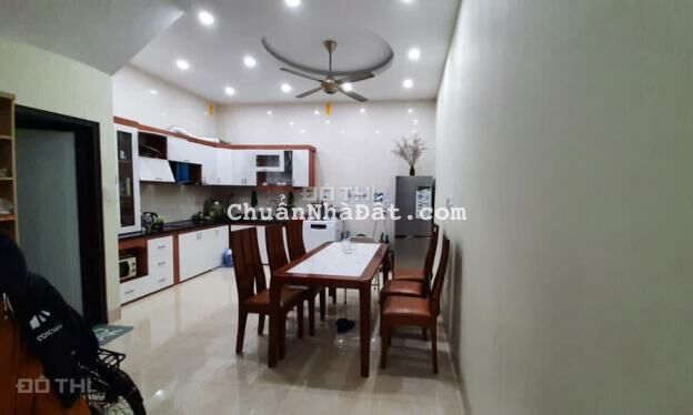 Bán nhà Long Biên ngay ngã tư Cổ Linh Thạch Bàn 61m2, 4 tầng có sân rộng giá 3,5 tỷ