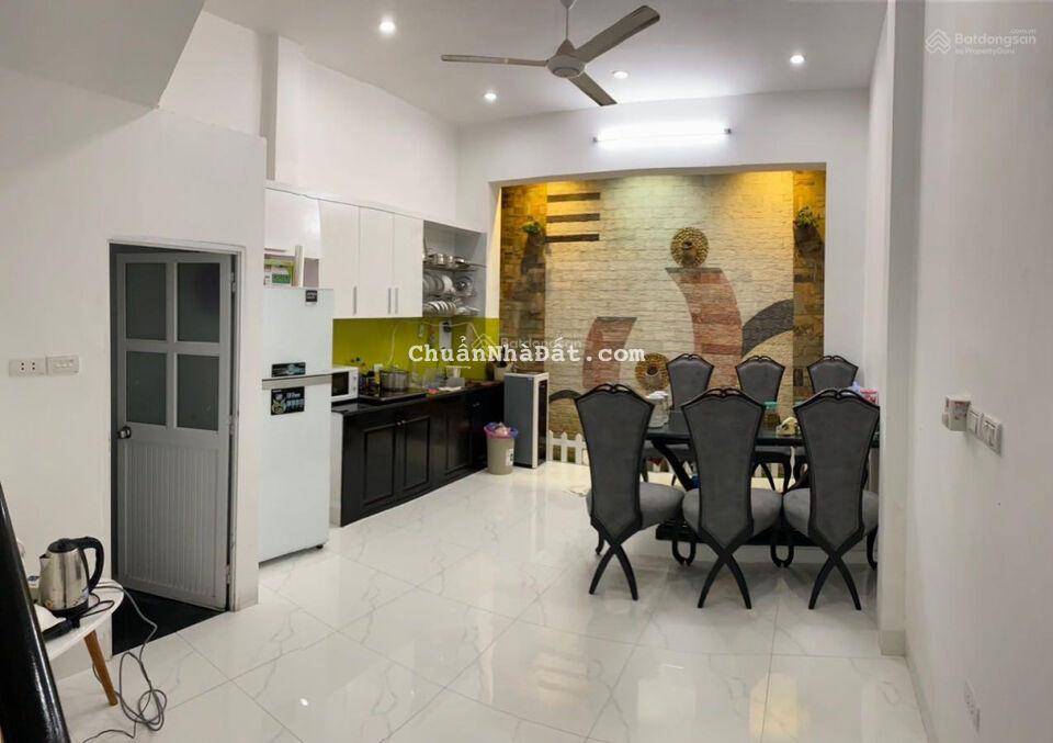 Chính chủ bán nhà phố Hồng Tiến 63m2 4 tầng MT 4.5m đường oto tránh kinh doanh tốt