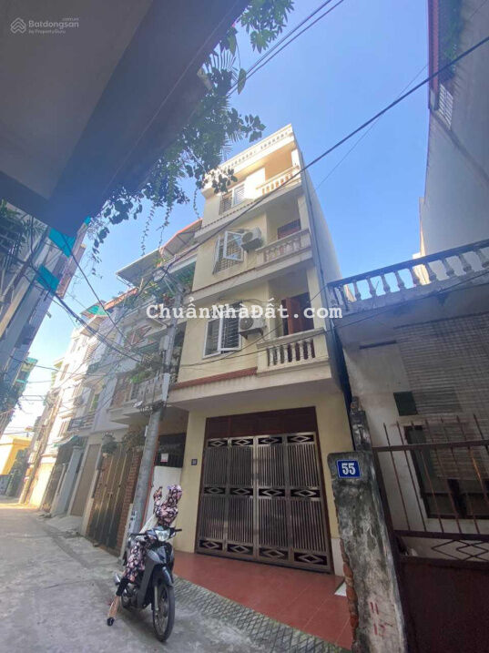 Bán nhà Thạch Bàn, Long Biên 64m2* 3T MT 4.6m 3.5 tỷ. Dân xây chắc chắn. Ô tô đỗ gần nhà sát phố