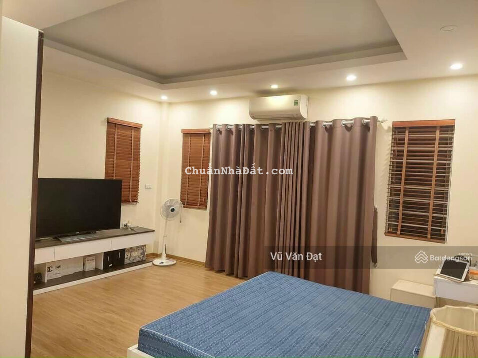 Cô Lan bán chè bán nhà Hồng Tiến 65m2 5 tầng ngõ thông. Gara oto 7 chỗ. Ô chờ thang máy