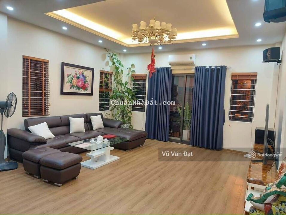 Cô Lan bán chè bán nhà Hồng Tiến 65m2 5 tầng ngõ thông. Gara oto 7 chỗ. Ô chờ thang máy