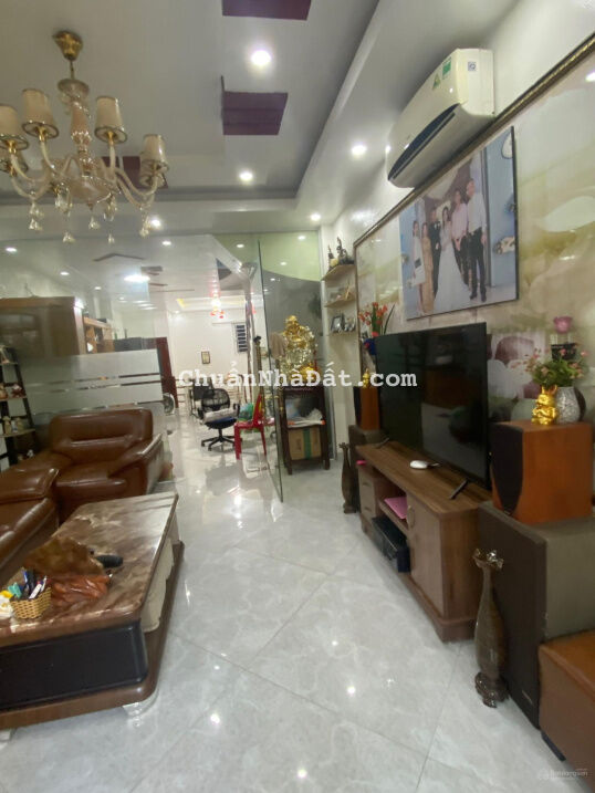 Mặt ngõ Bồ Đề, Long Biên, vị trí đắc địa, kd tốt, ngõ rộng hơn phố, ô tô qua, vào nhà 65m2/9,3tỷ