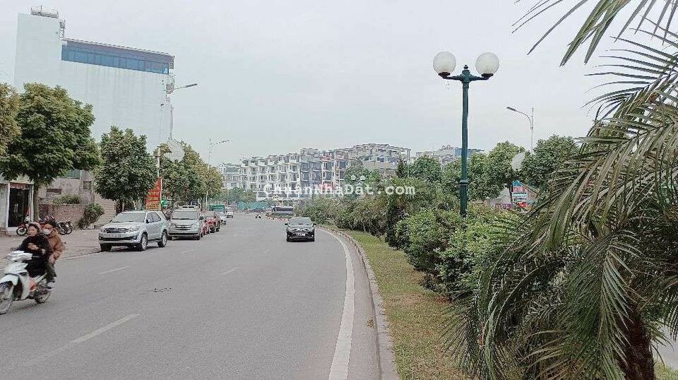 NHÀ HIẾM NGAY HỒNG TIẾN, LONG BIÊN HN 70M *4T, KD XE TẢITRÁNH. GIÁ 7,5