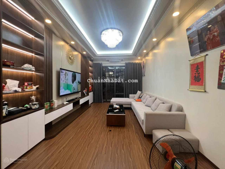 Giảm 2 tỷ để bán! Nhà phố Hồng Tiến thông ra Bồ Đề, 72m2 - 5 tầng, thang máy, giá 11 tỷ