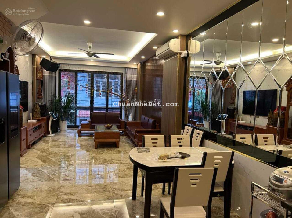 Bán nhà Bồ Đề, Long Biên 79 m2 4tầng 10 tỷ 9, ô tô tránh, ngõ thông, bán gấp. Mặt tiền rộng