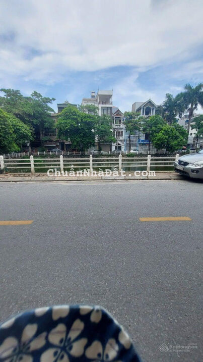 Bán nhà Bồ Đề - Ái Mộ 80m2 MT 6,5m 7T 12.3 tỷ. Nhà đẹp thang máy. Vỉa hè oto tránh. Kinh doanh