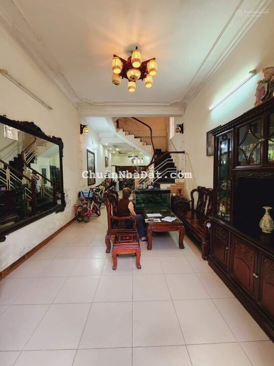 Bán nhà Ngọc Thuỵ, Long Biên 80m2x4T MT4m giá 8,2 tỷ. Mặt ngõ ô tô, thông tứ tung, nhà dân xây đẹp