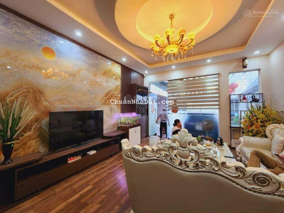 Bán nhà Bồ Đề, Long Biên 95m2 7tầng 12 tỷ, mặt tiền rộng gara ô tô. Nội thất nhập khâu Châu Âu