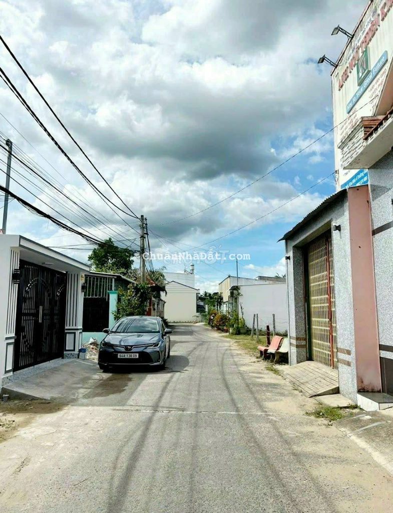 Chủ giảm giá mạnh nhà mới xây mặt tiền trục chính Khu Trường Giang