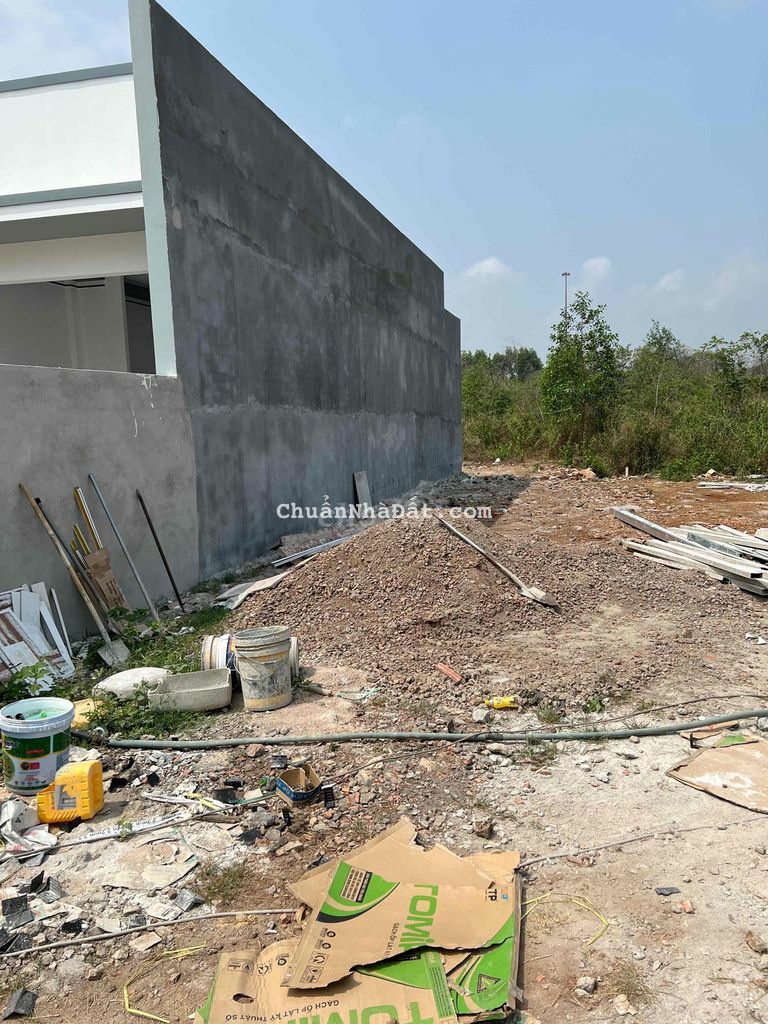 Bán nhà mới Xây Khu vực Bầu Trâm, Tp Long Khánh dtích 5x25 giá 400Tr