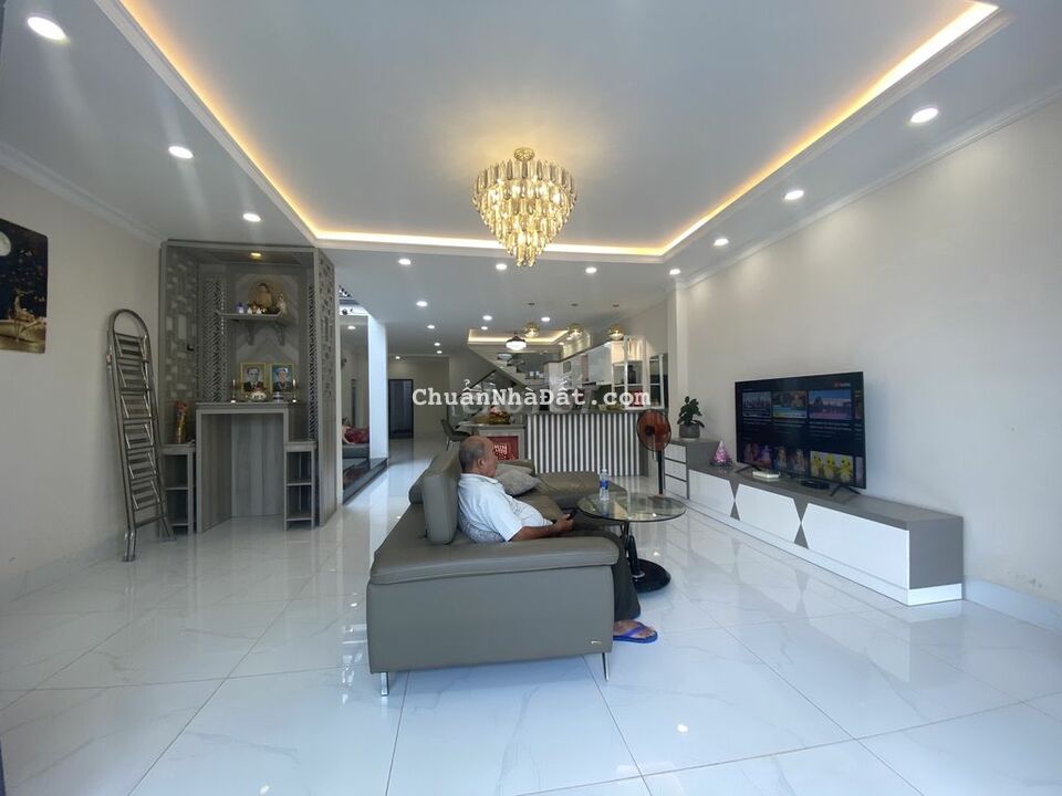 Nhà hiện đại ngay Nguyễn Tri Phương trung tâm Long Khánh - giá cực tốt