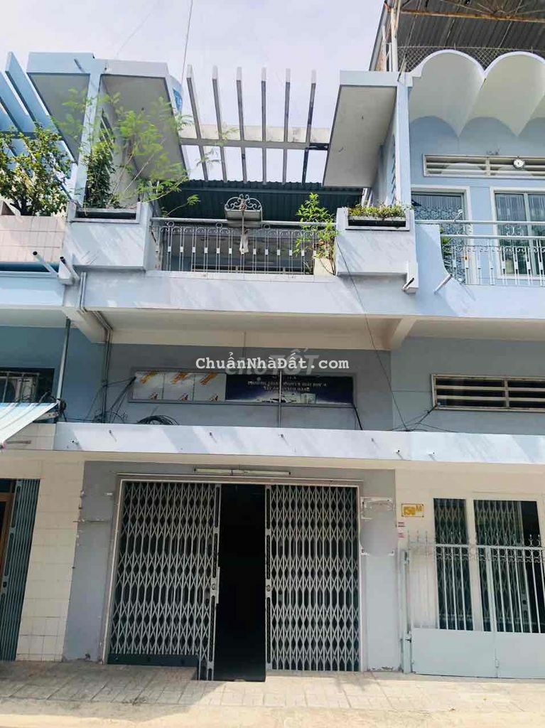 Bán nhà đường Huỳnh Thúc Kháng - ngay chợ Bình Khánh