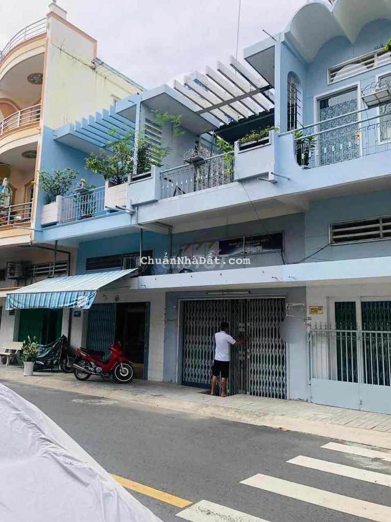 Bán nhà đường Huỳnh Thúc Kháng - ngay chợ Bình Khánh