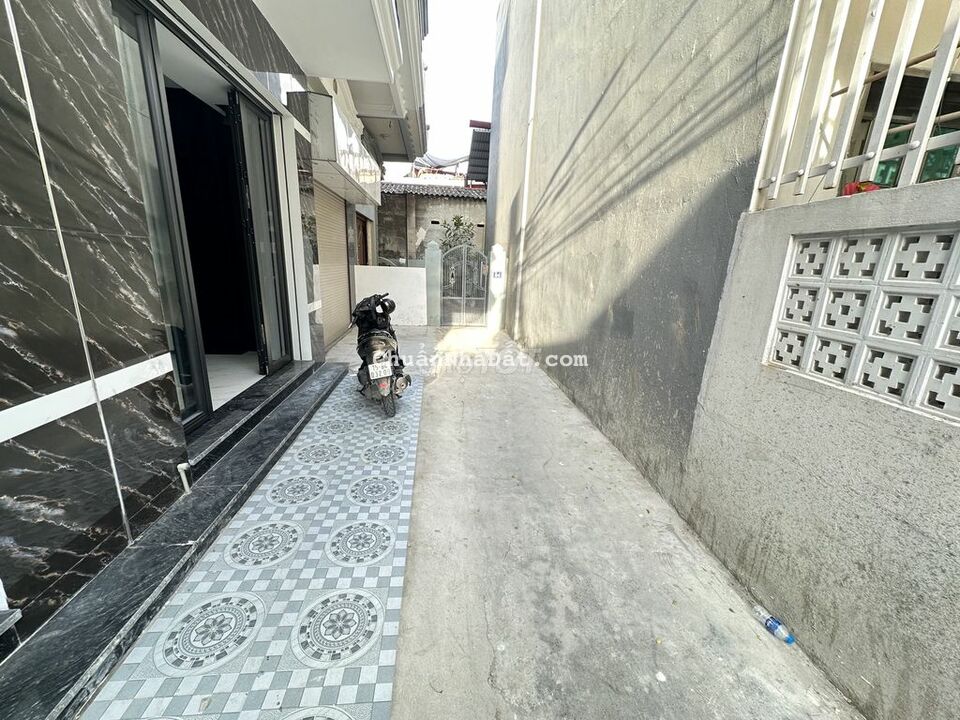 Bán nhà mặt ngõ đường Đình Đông taxxi tải vào được, trước nhà rộng 3m