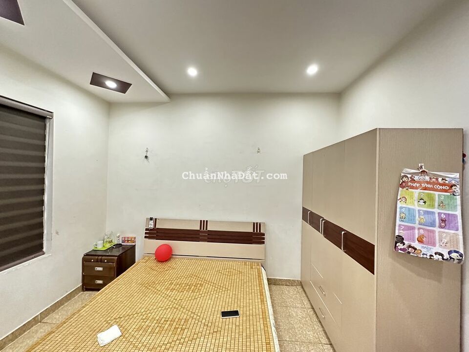 Bán nhà cạnh Aeon Mall Nhật Bản.Hướng Tây TT sân rộng 4m 2 mặt thoáng Bán nhà cạnh Aeon Mall Nhật Bản.Hướng Tây TT sân rộng 4m 2 mặt thoáng